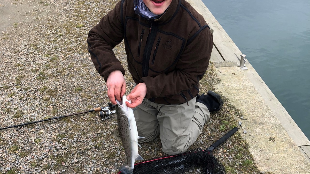 2020,03,01 Klubdyst, 1. plads til Martinus Frederiksen med en blank havørred på 1,65 kg. og 58 cm (10)